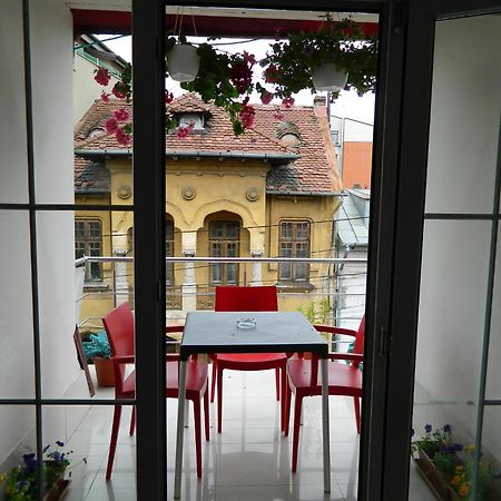 Hotel Tranzzit Bucarest Extérieur photo