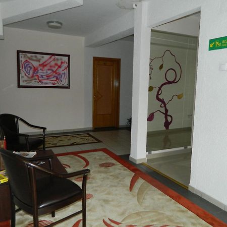 Hotel Tranzzit Bucarest Extérieur photo