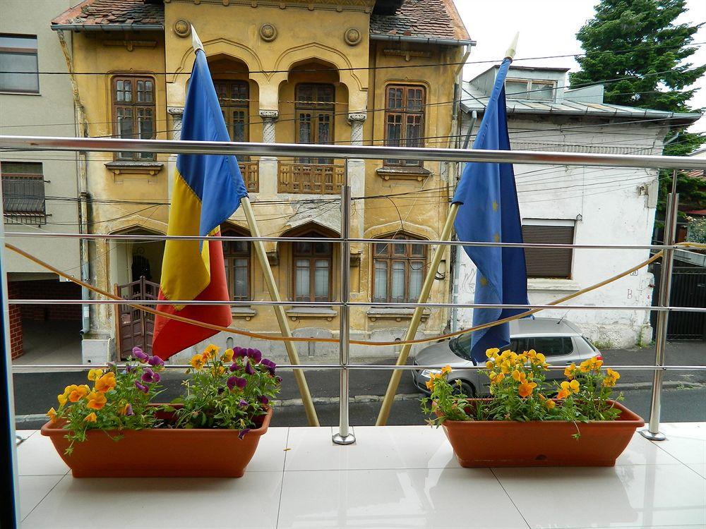 Hotel Tranzzit Bucarest Extérieur photo
