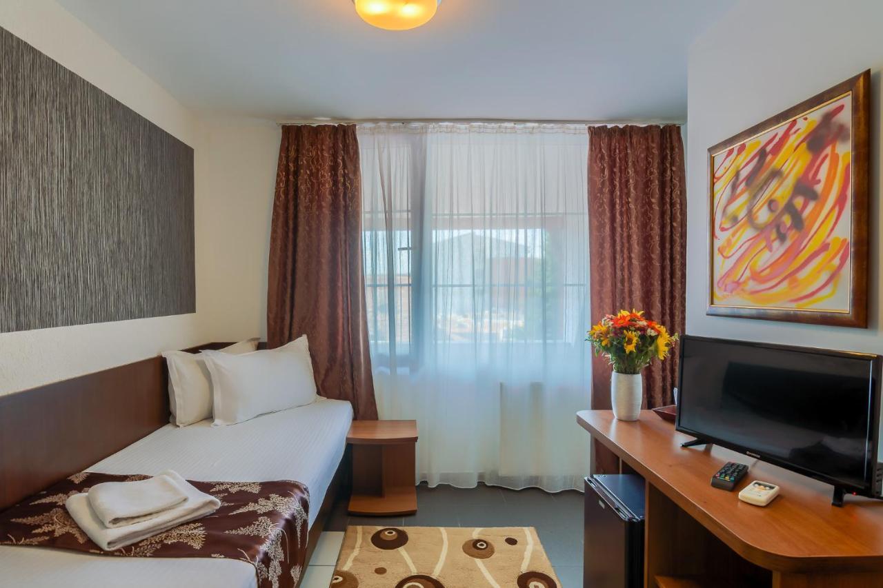 Hotel Tranzzit Bucarest Extérieur photo