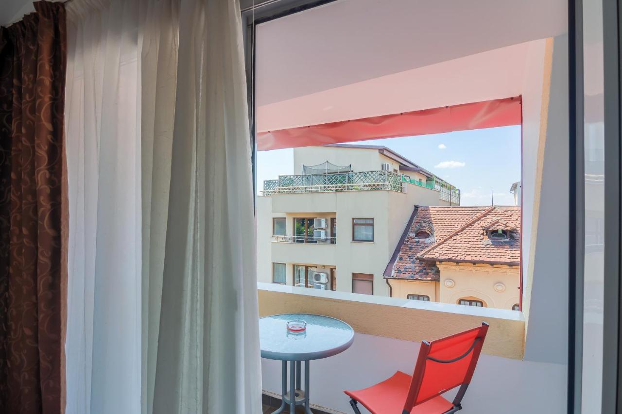 Hotel Tranzzit Bucarest Extérieur photo