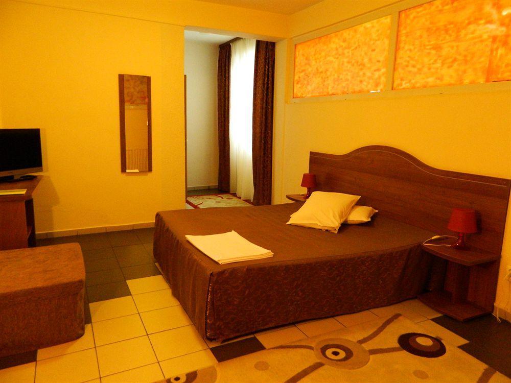 Hotel Tranzzit Bucarest Extérieur photo