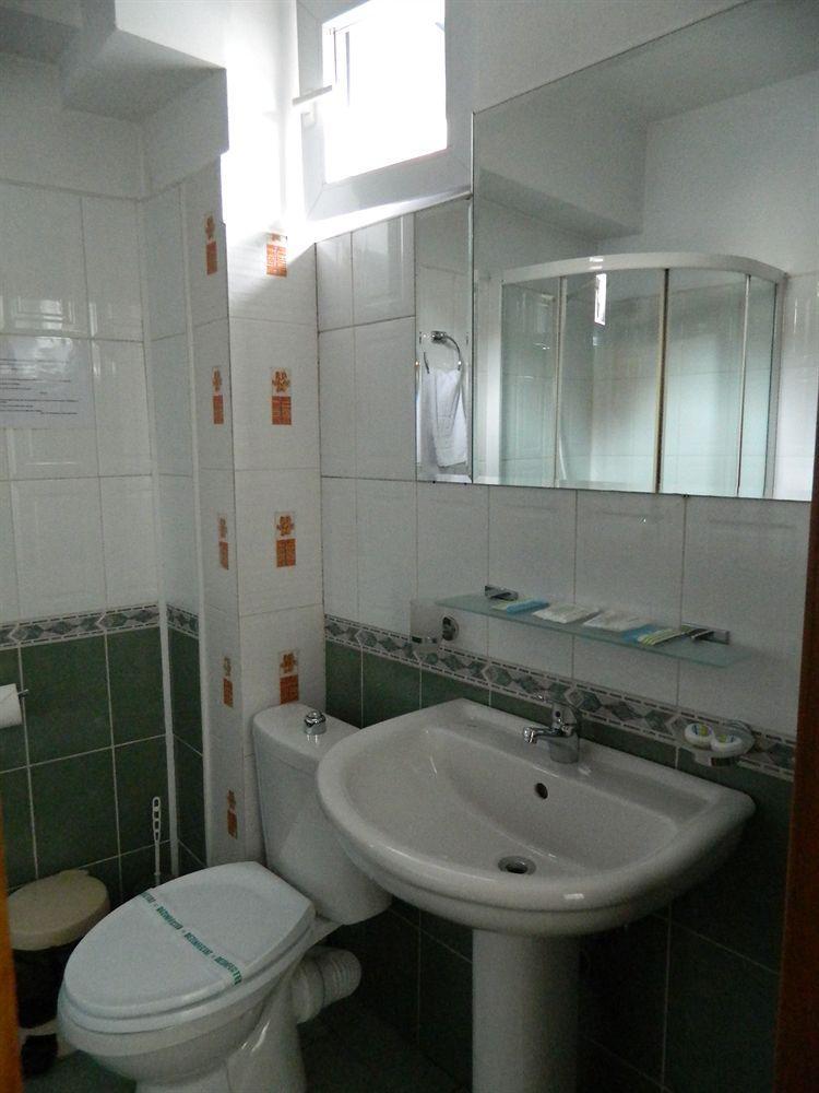 Hotel Tranzzit Bucarest Extérieur photo
