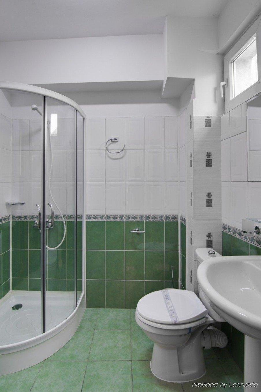 Hotel Tranzzit Bucarest Extérieur photo