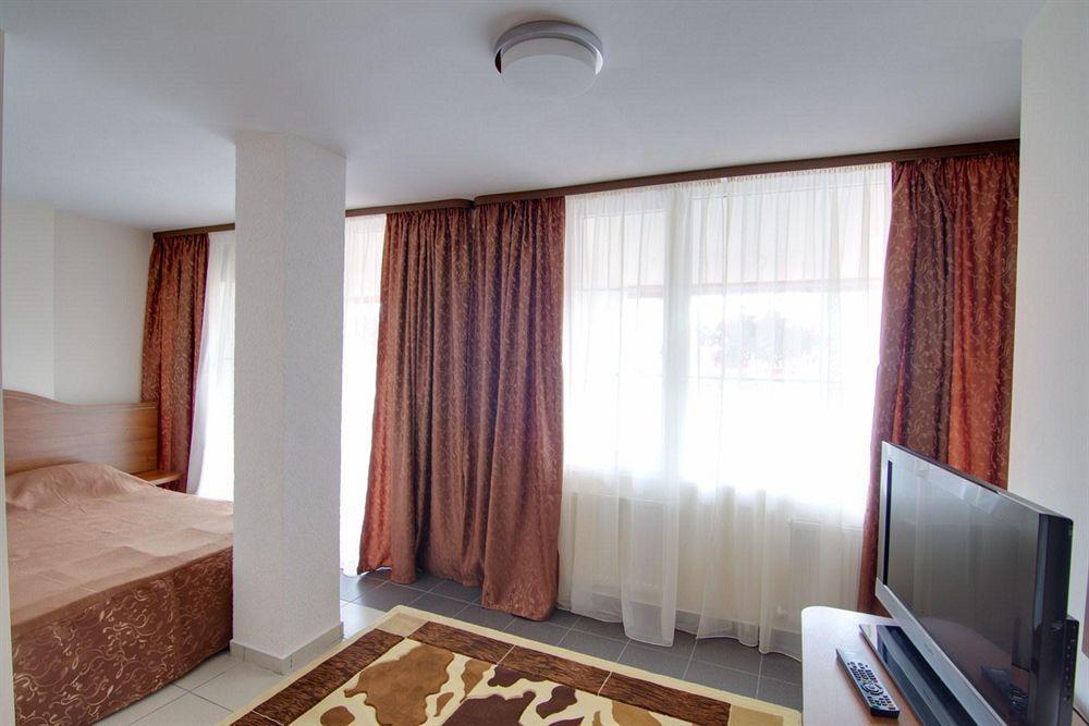 Hotel Tranzzit Bucarest Extérieur photo