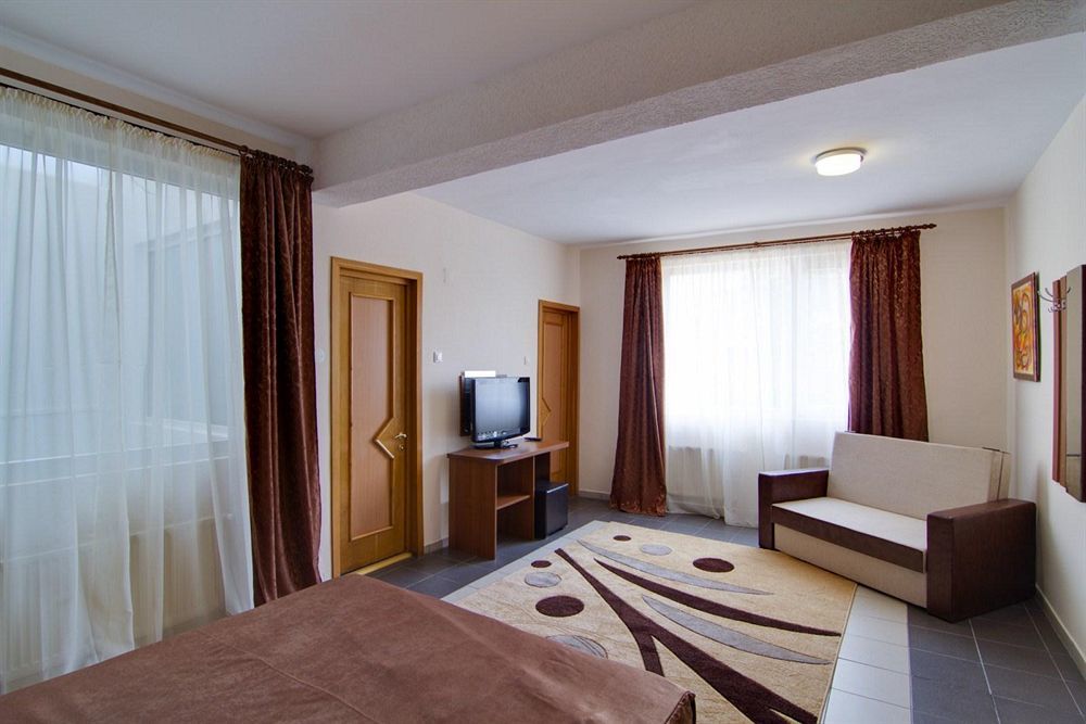 Hotel Tranzzit Bucarest Extérieur photo