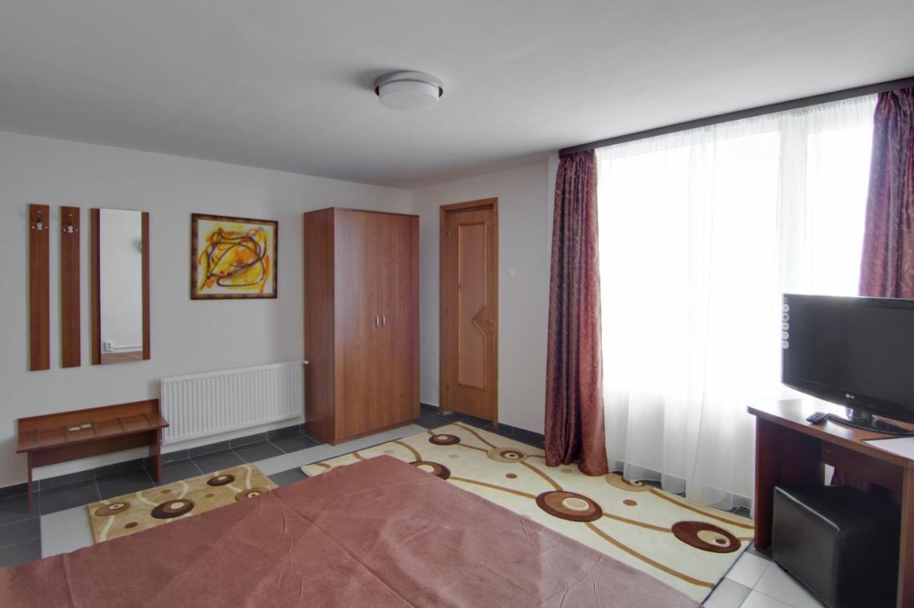 Hotel Tranzzit Bucarest Extérieur photo