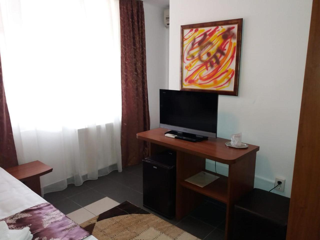 Hotel Tranzzit Bucarest Extérieur photo