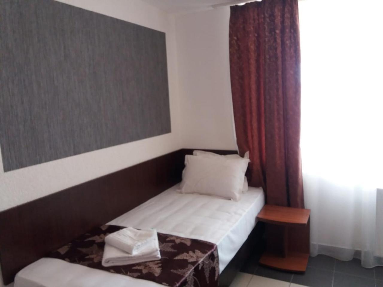 Hotel Tranzzit Bucarest Extérieur photo