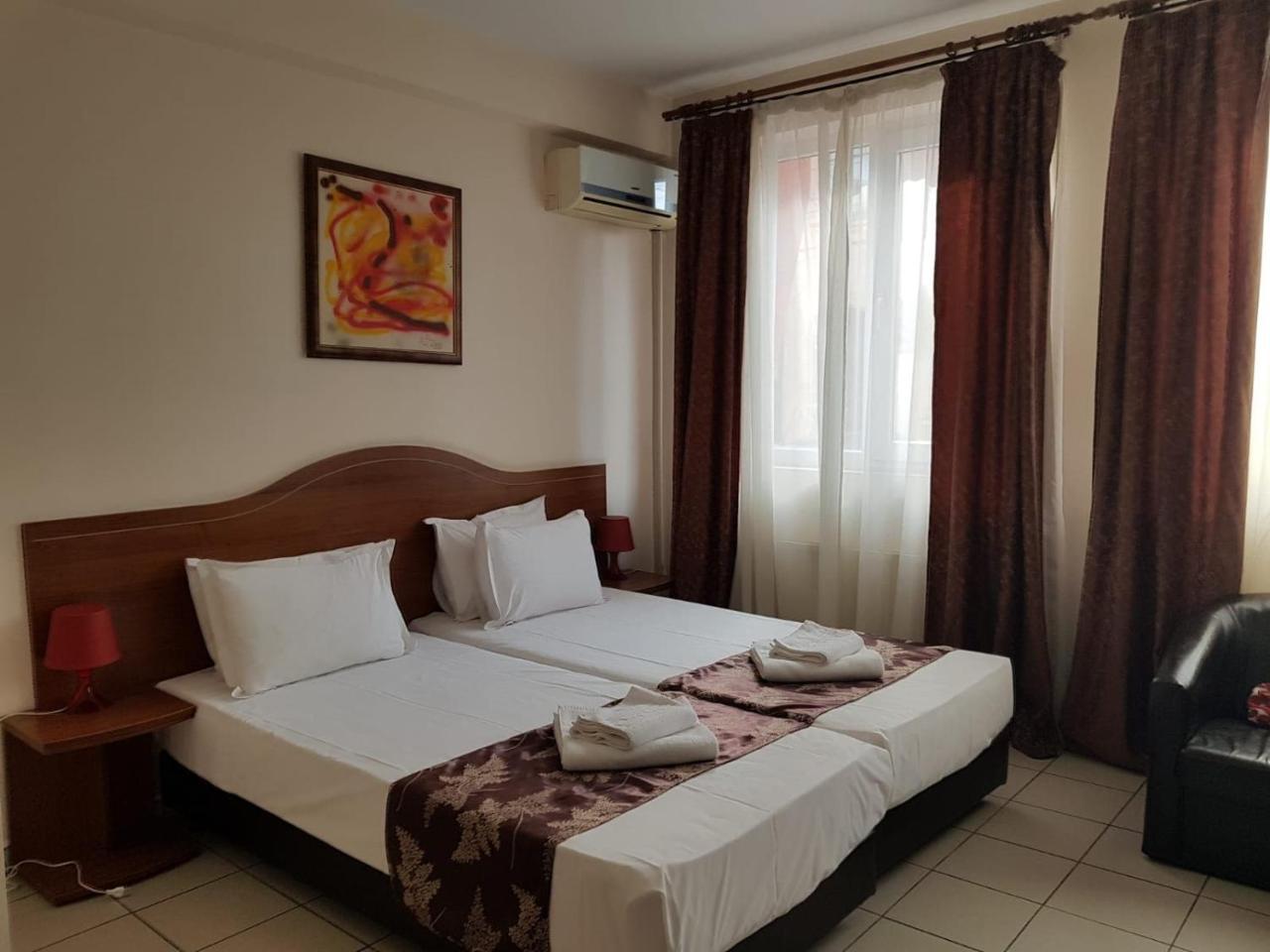 Hotel Tranzzit Bucarest Extérieur photo