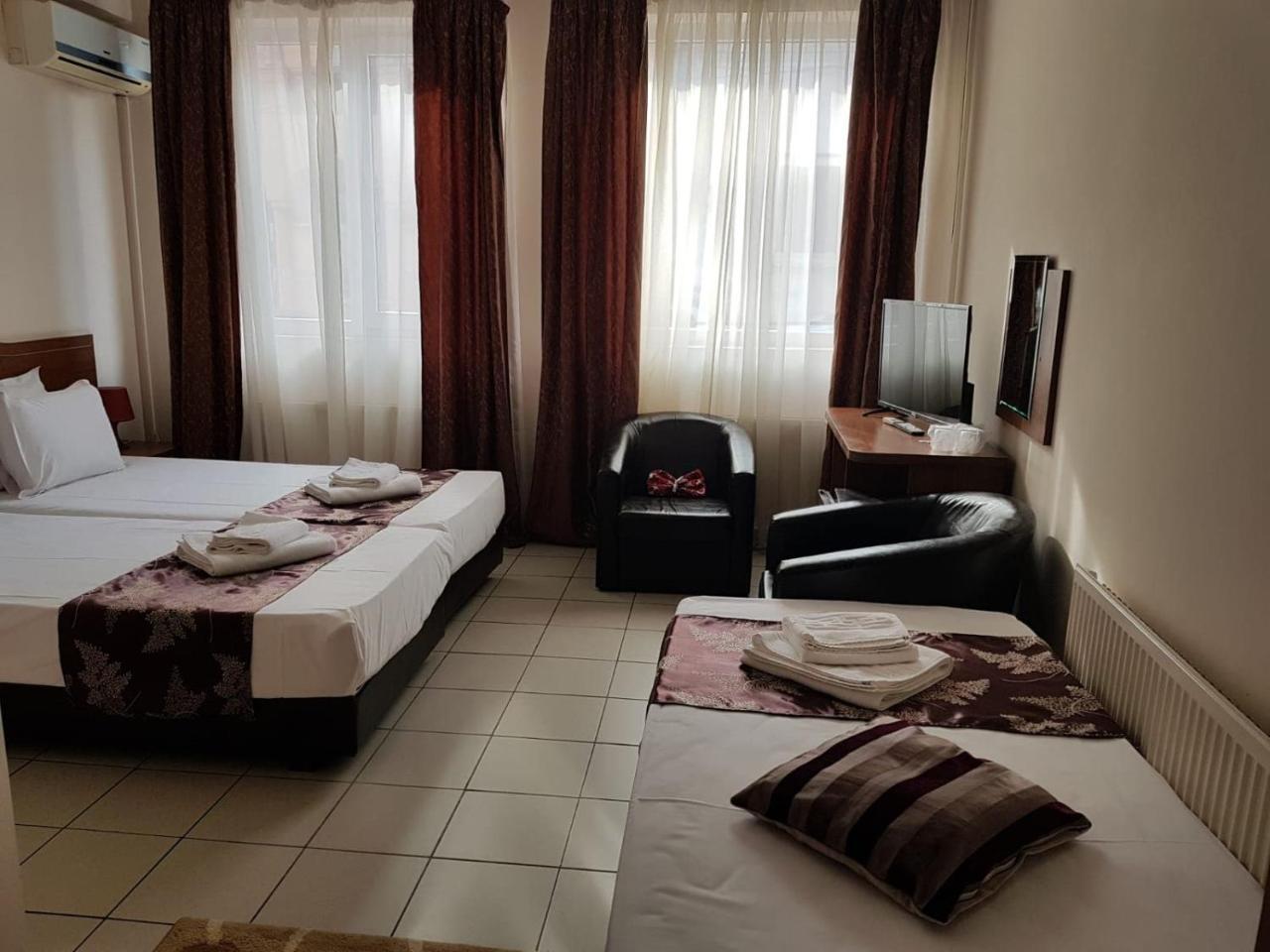 Hotel Tranzzit Bucarest Extérieur photo