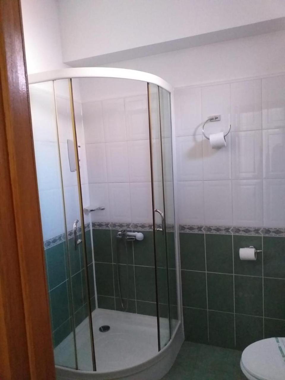 Hotel Tranzzit Bucarest Extérieur photo